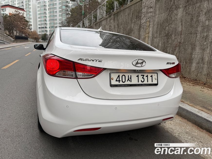 Hyundai AVANTE 2011