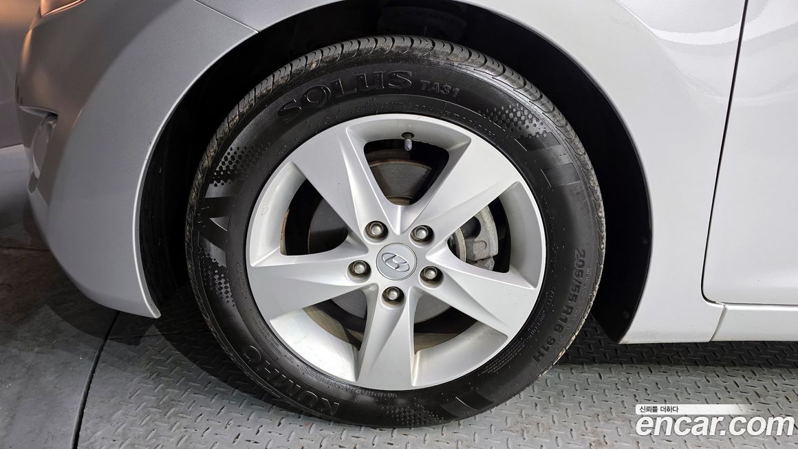 Hyundai AVANTE 2011