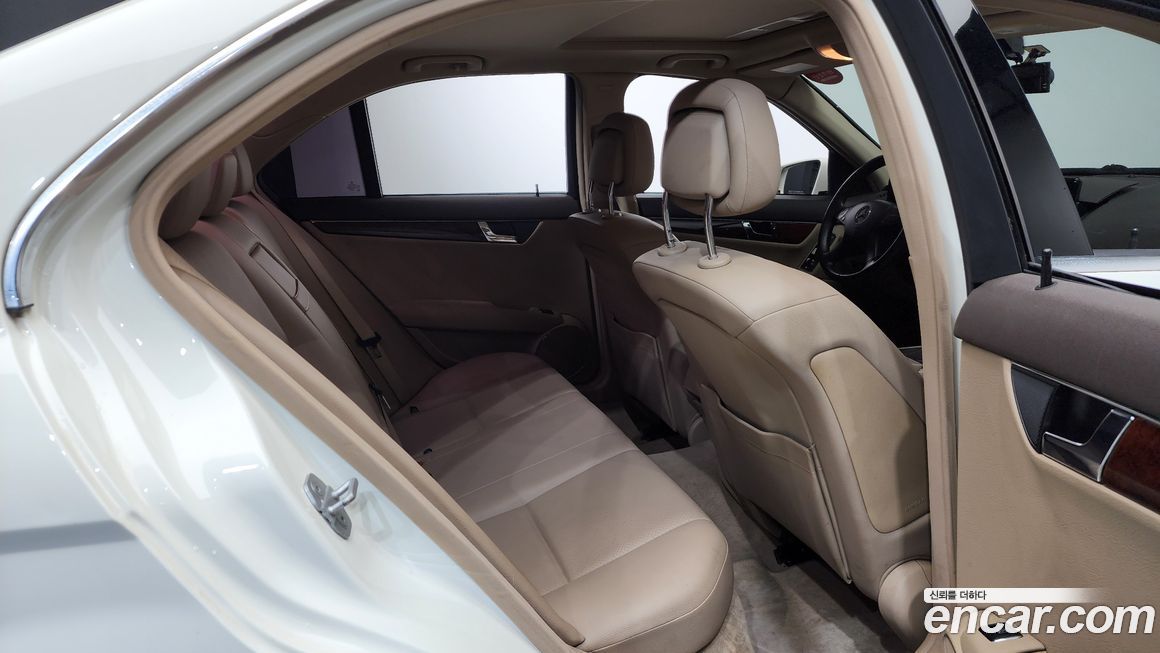 Mercedes-Benz C-Class 2010