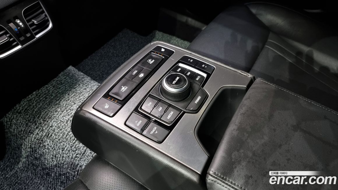 Hyundai Genesis 2016