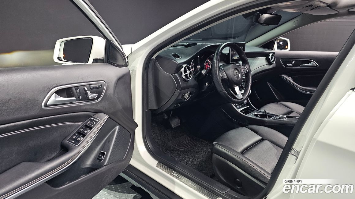 Mercedes-Benz GLA-Class 2019
