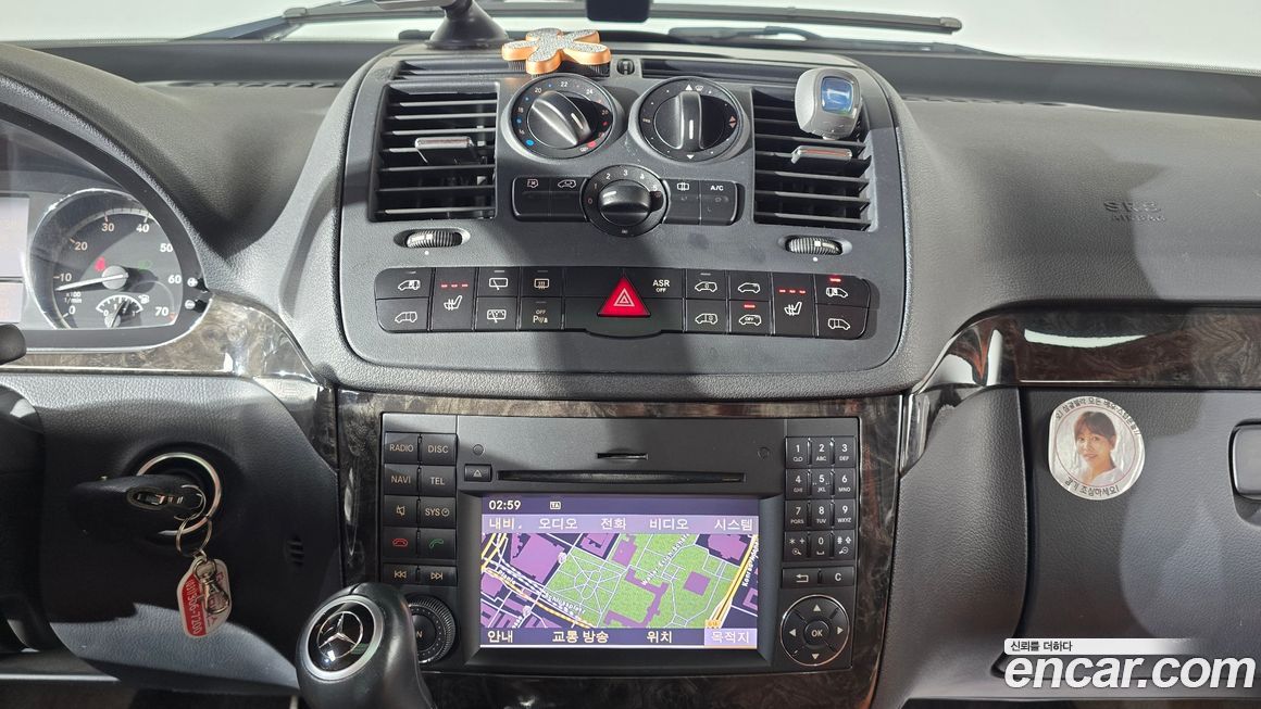 Mercedes-Benz V-Class 2011