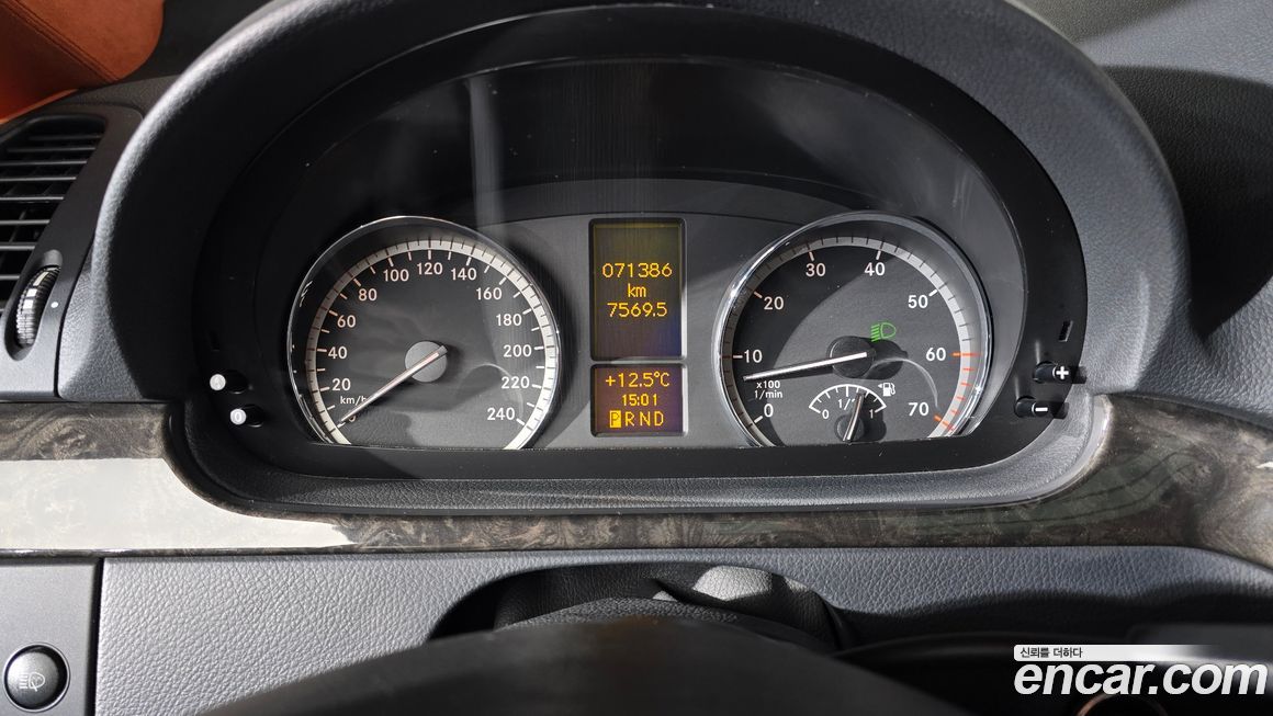 Mercedes-Benz V-Class 2011