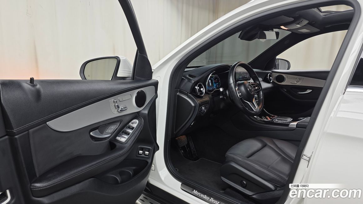 Mercedes-Benz GLC-Class 2021