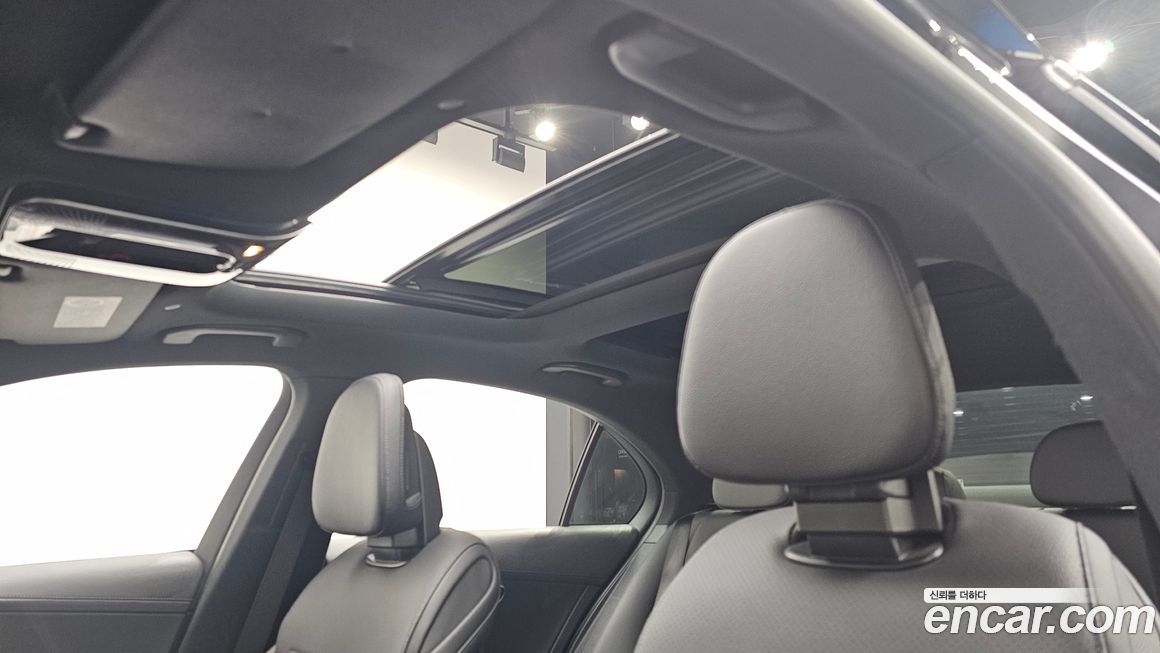 Mercedes-Benz C-Class 2024