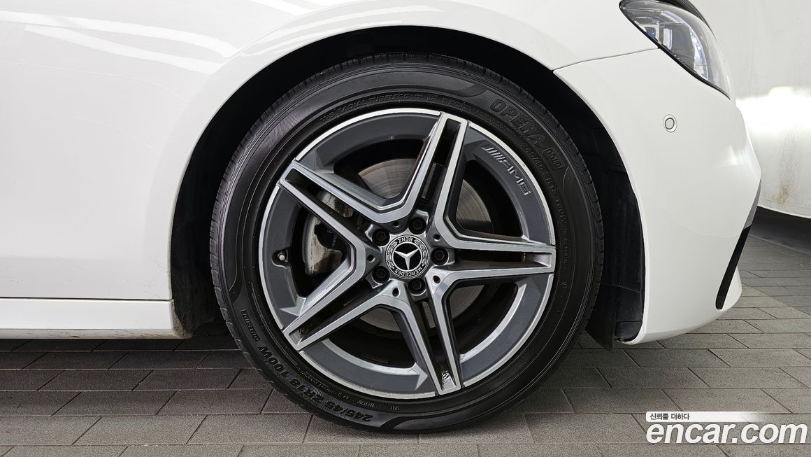 Mercedes-Benz E-Class 2023