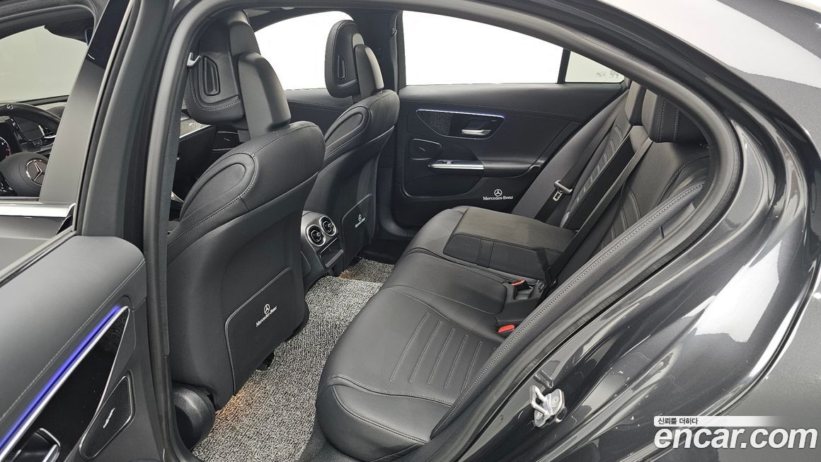 Mercedes-Benz C-Class 2024