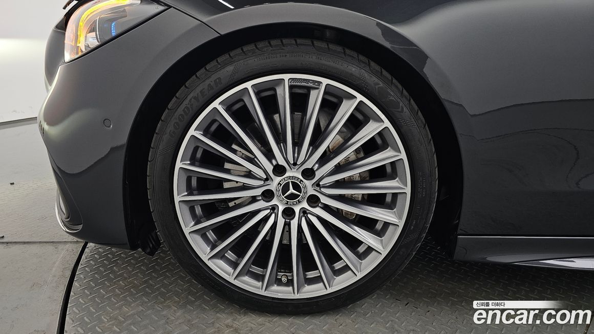 Mercedes-Benz C-Class 2024