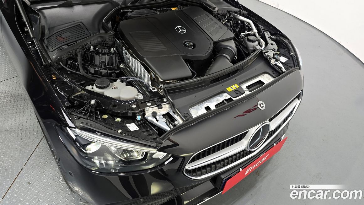 Mercedes-Benz C-Class 2024