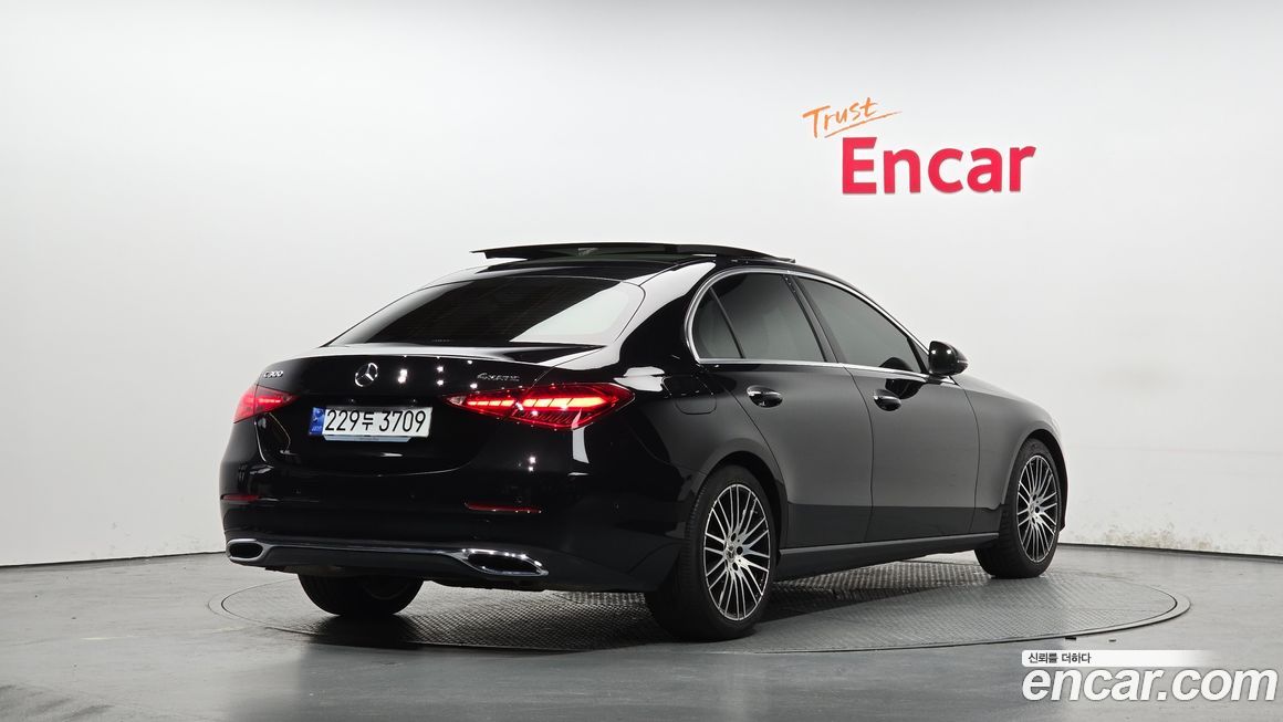Mercedes-Benz C-Class 2024