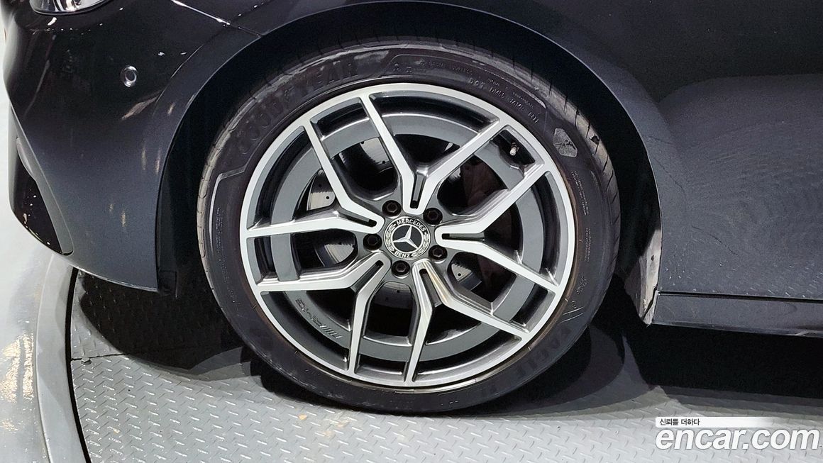 Mercedes-Benz E-Class 2022