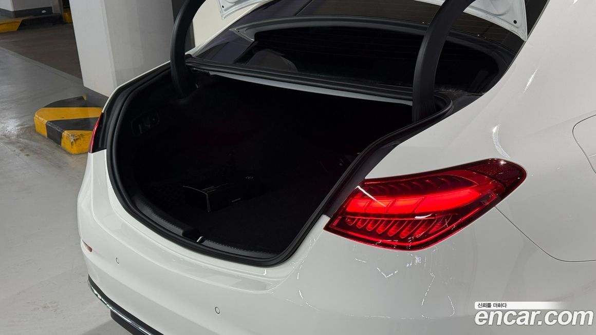 Mercedes-Benz C-Class 2025