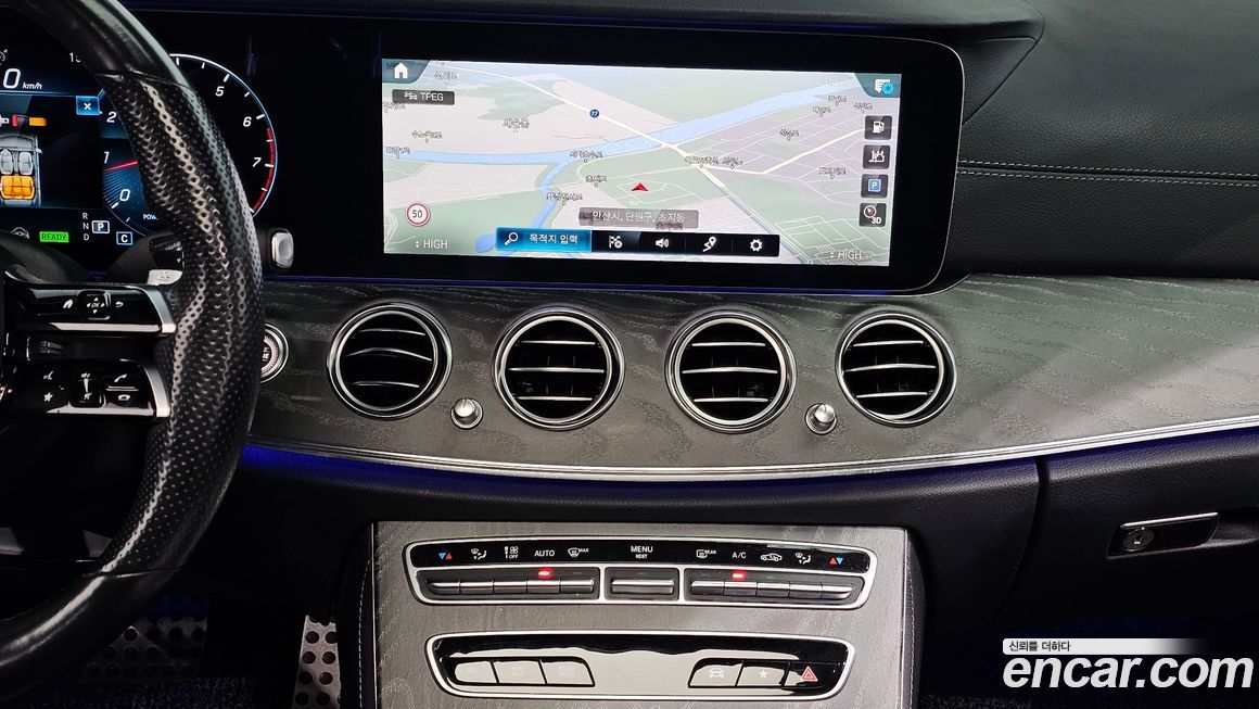 Mercedes-Benz E-Class 2021