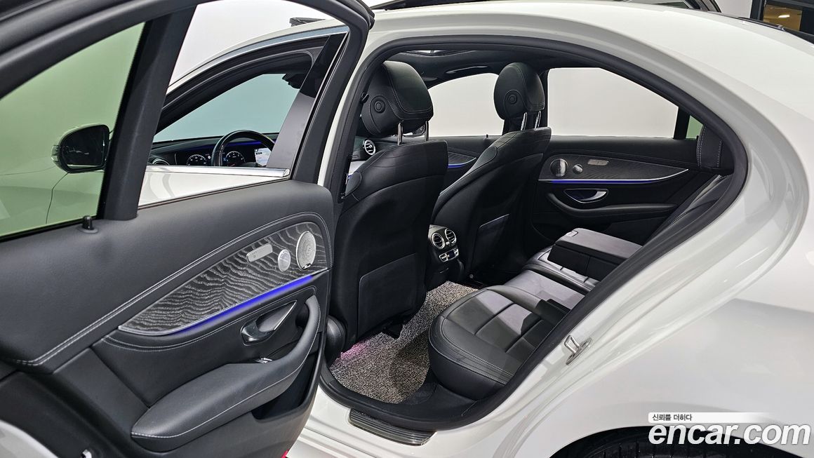 Mercedes-Benz E-Class 2021