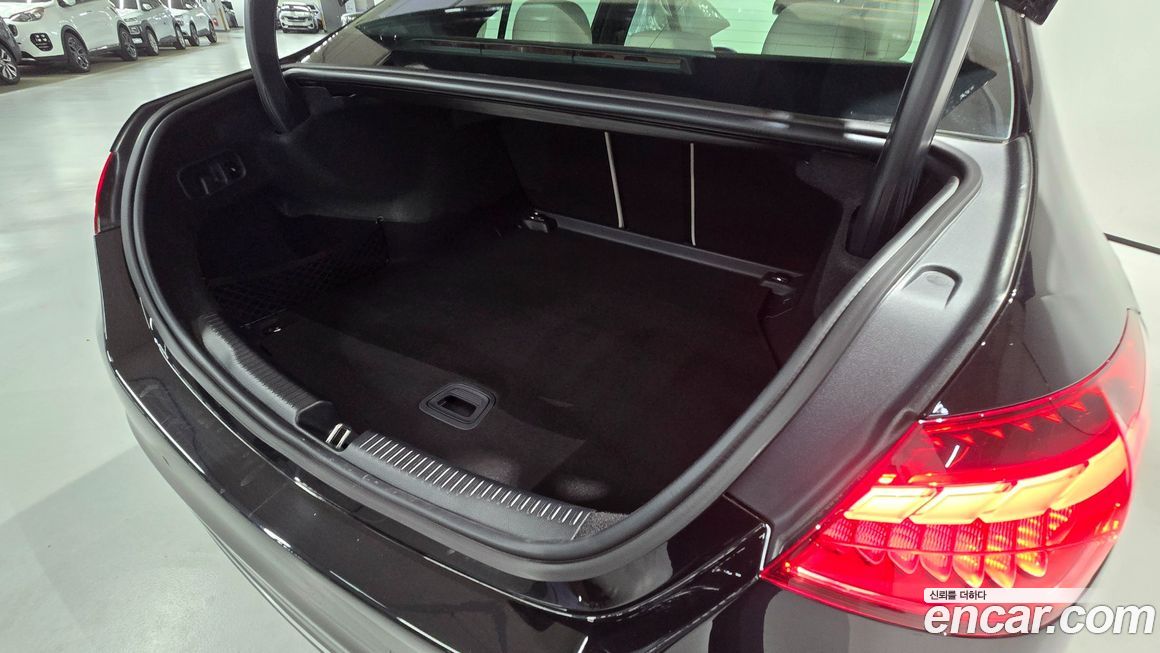 Mercedes-Benz C-Class 2025