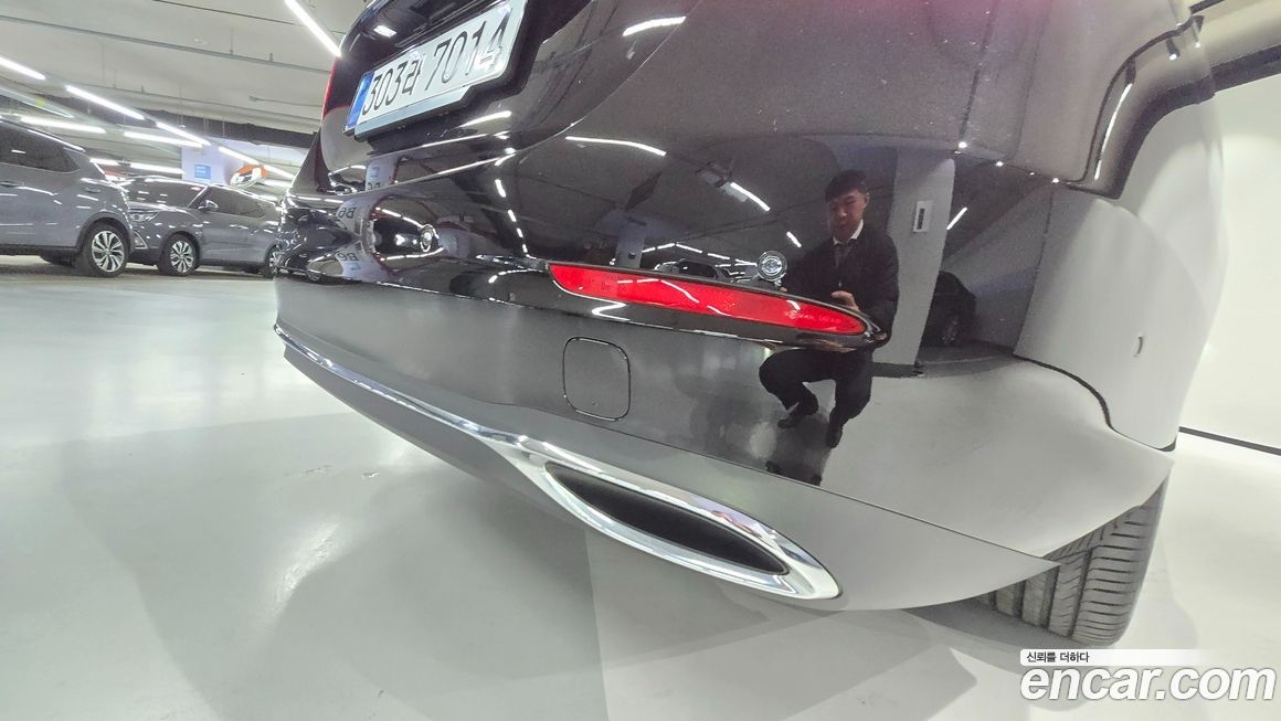 Mercedes-Benz C-Class 2025