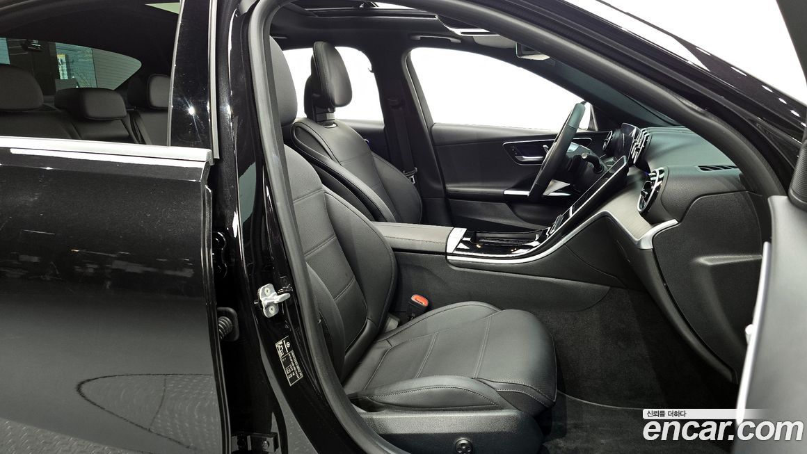 Mercedes-Benz C-Class 2024