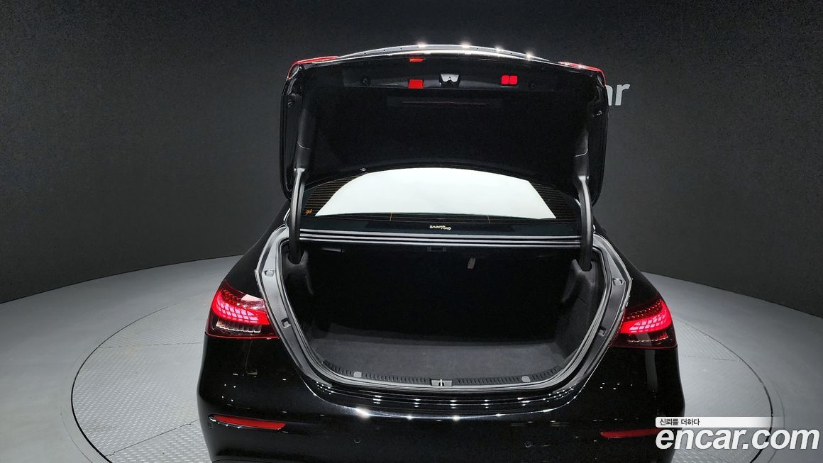 Mercedes-Benz E-Class 2022