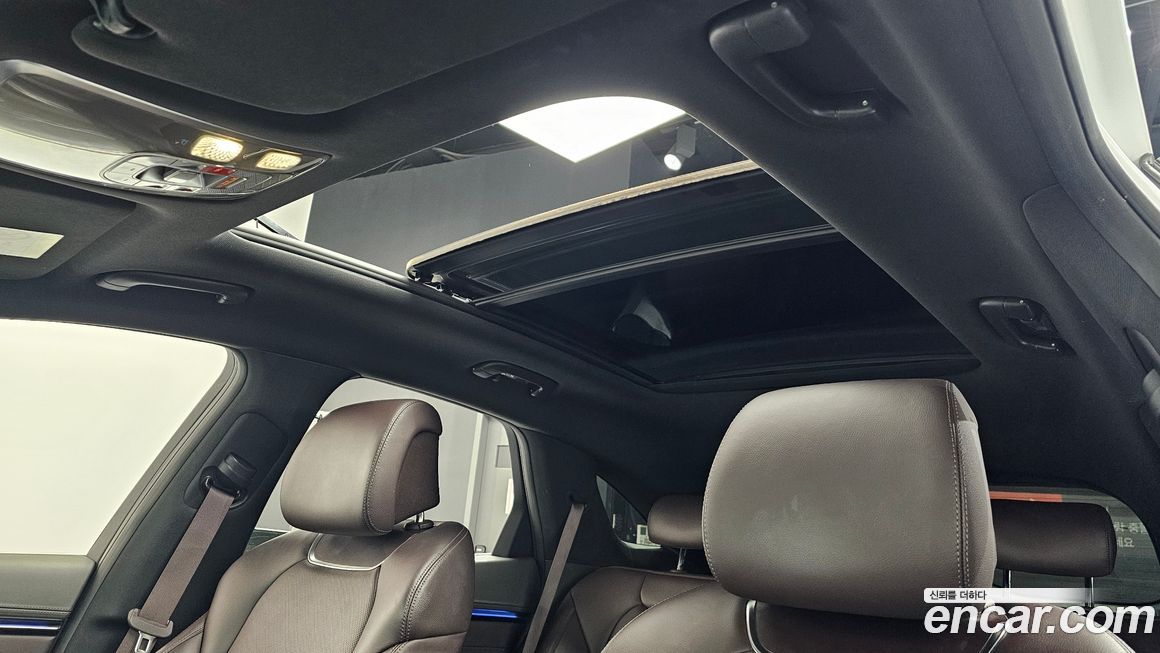 Genesis GV70 2025