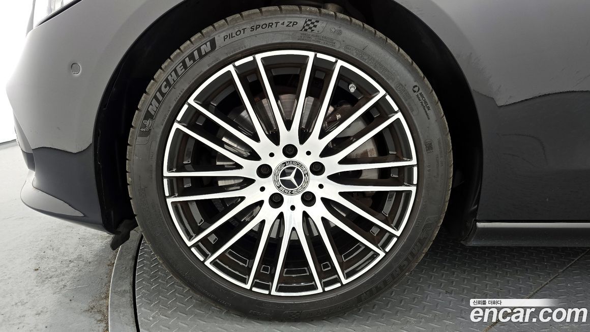 Mercedes-Benz C-Class 2024
