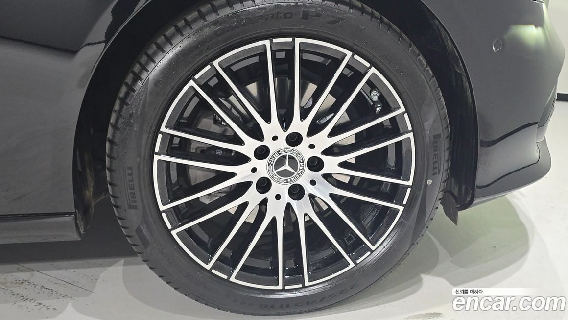 Mercedes-Benz C-Class 2025