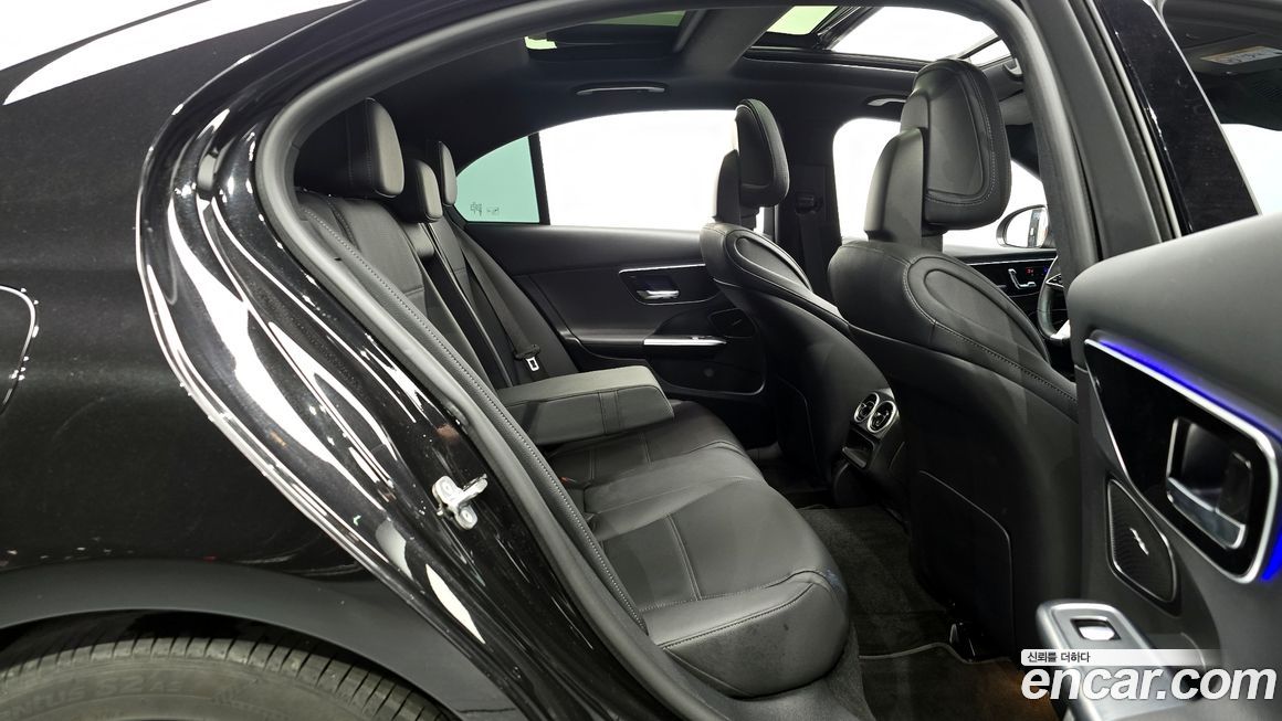 Mercedes-Benz C-Class 2024