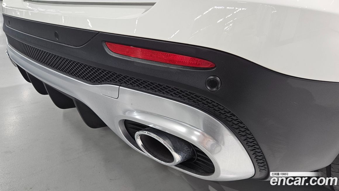 Mercedes-Benz GLB-Class 2025