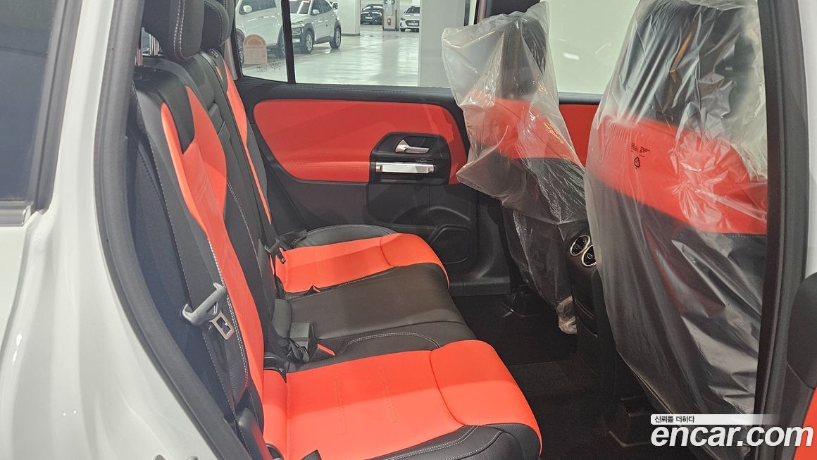 Mercedes-Benz GLB-Class 2025