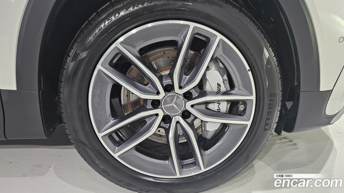 Mercedes-Benz GLB-Class 2025