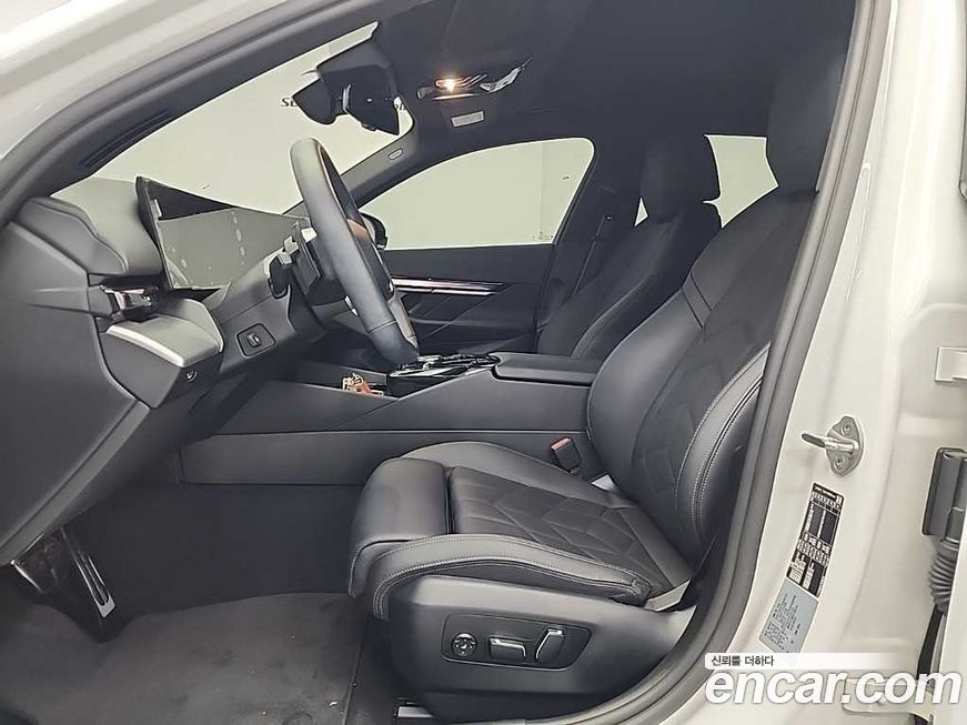 BMW 5-Series 2025