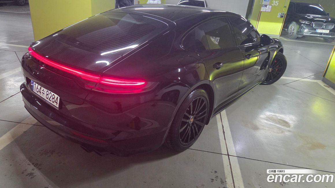 Porsche Panamera 2021