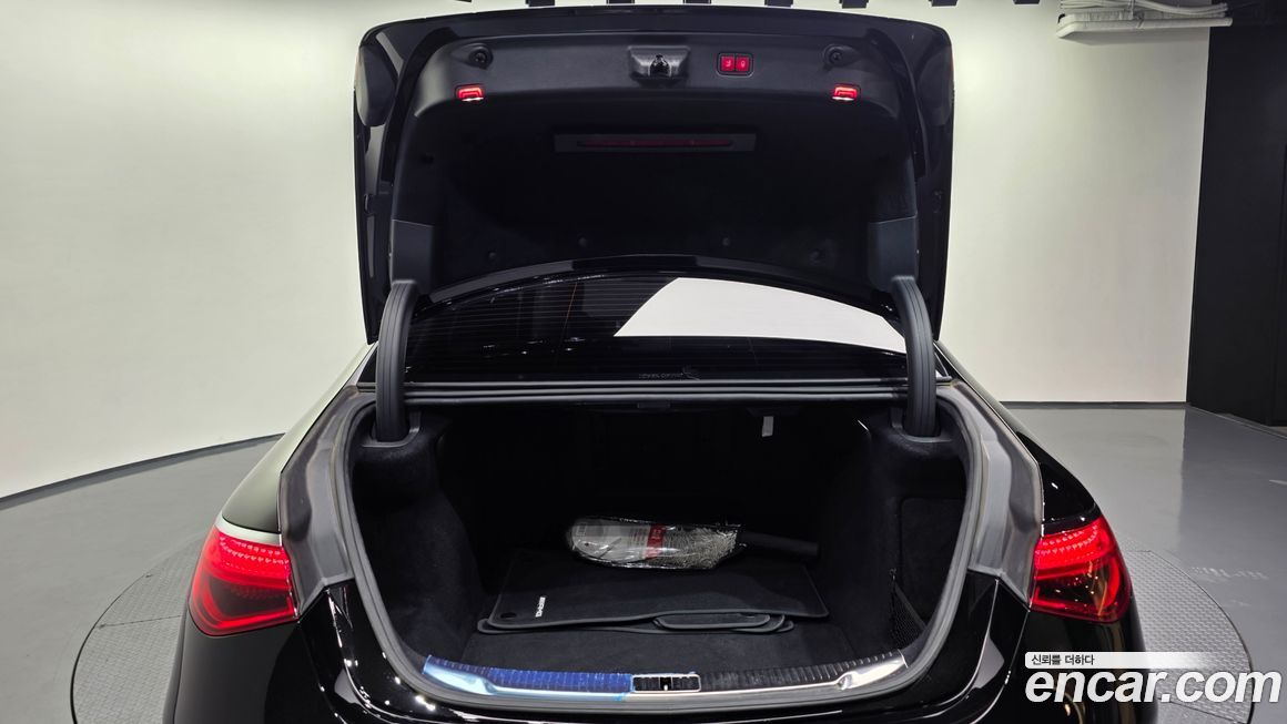 Mercedes-Benz S-Class 2023