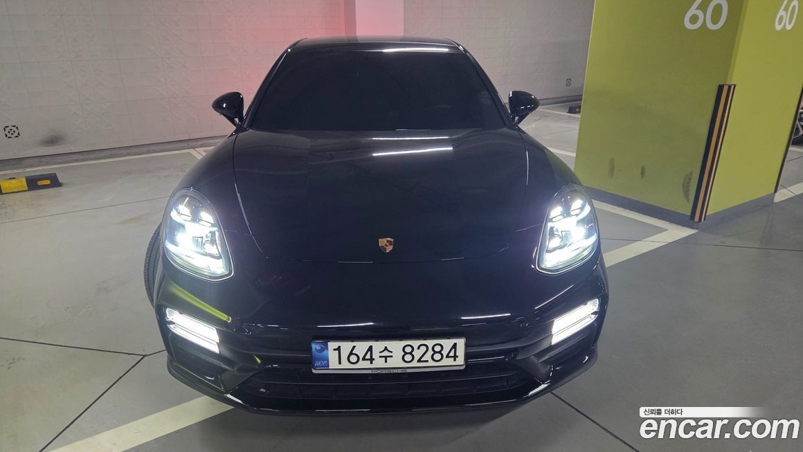 Porsche Panamera 2021