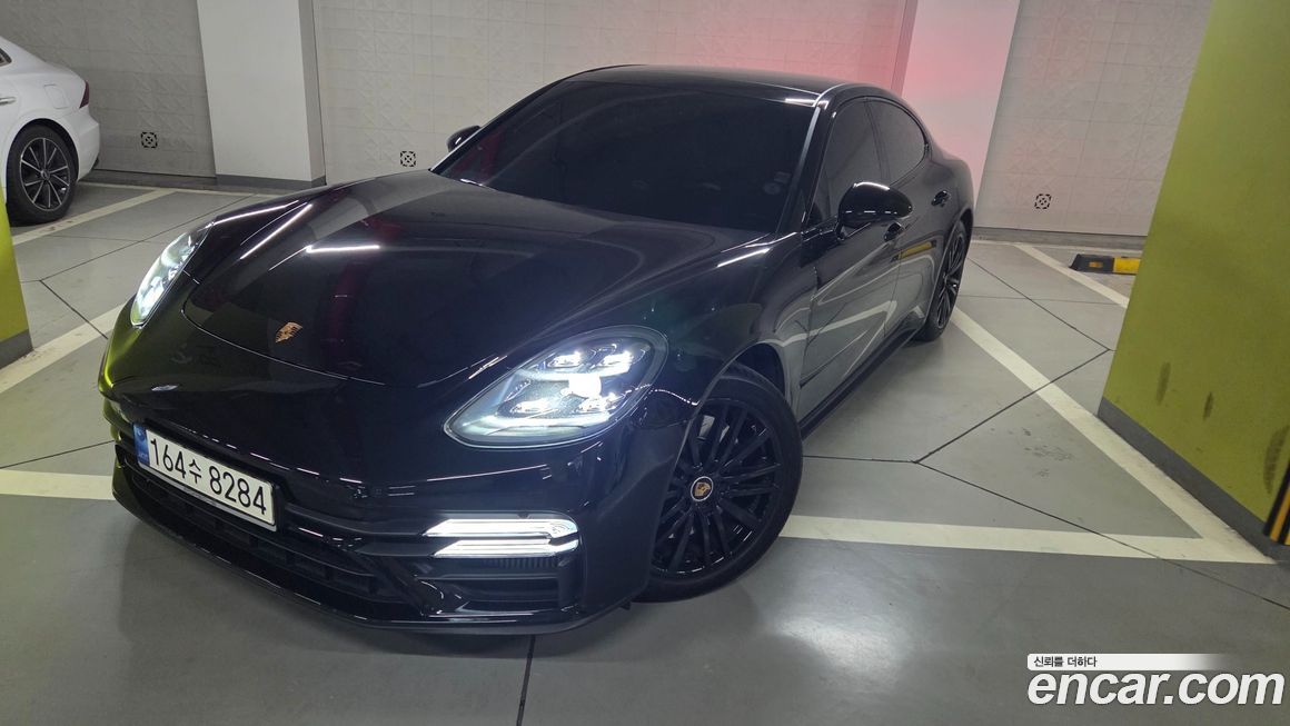 Porsche Panamera 2021