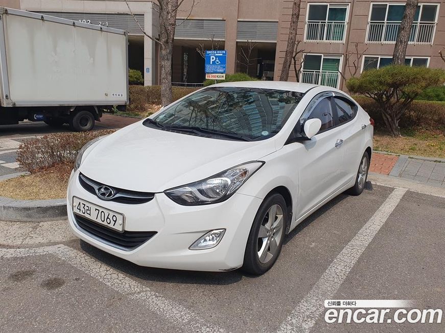 Hyundai AVANTE 2011