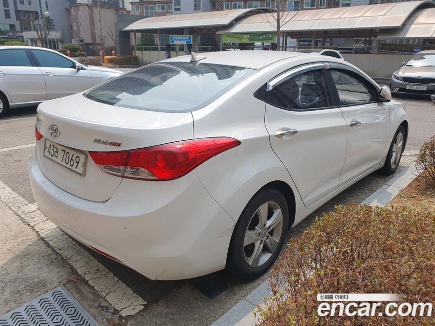 Hyundai AVANTE 2011