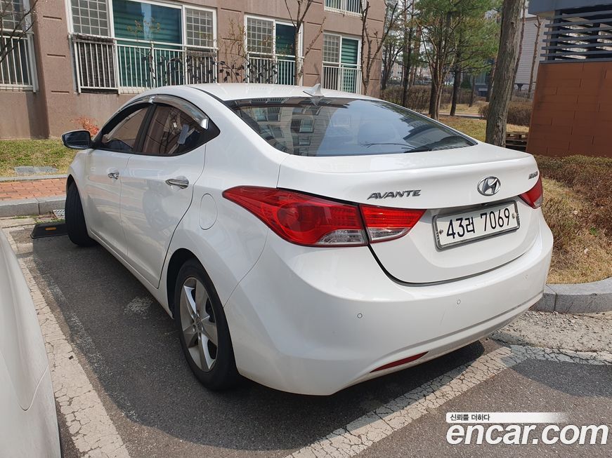 Hyundai AVANTE 2011