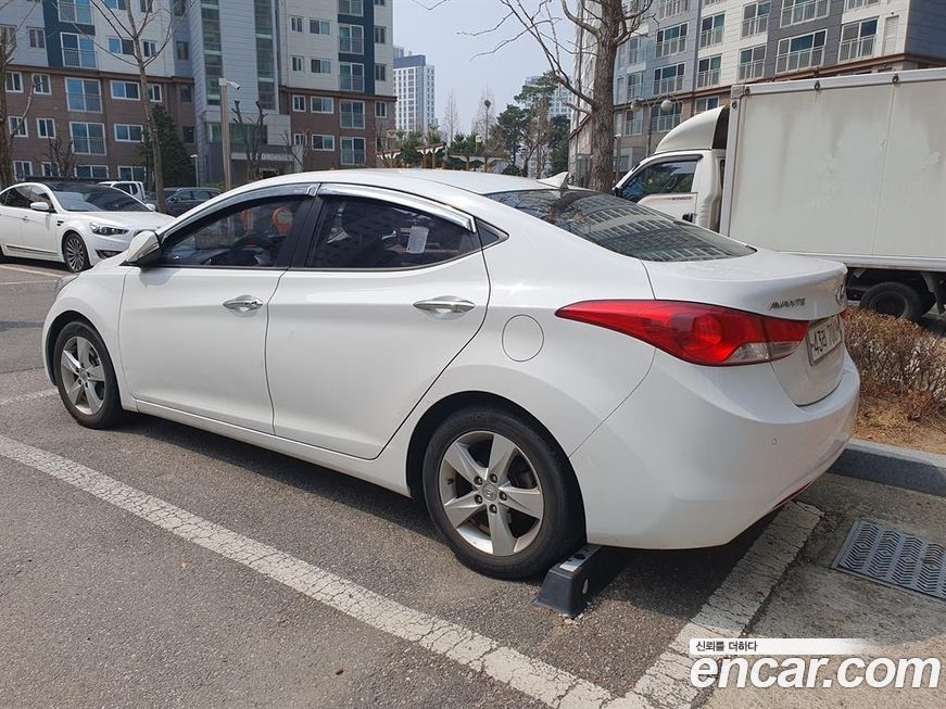 Hyundai AVANTE 2011