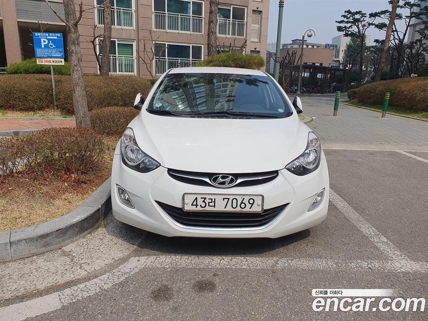 Hyundai AVANTE 2011