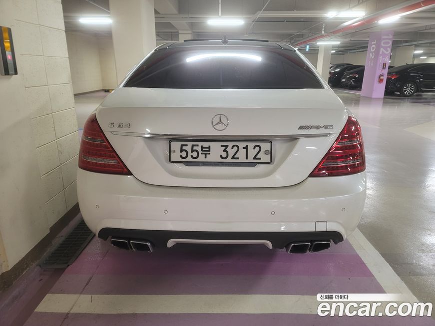 Mercedes-Benz S-Class 2011