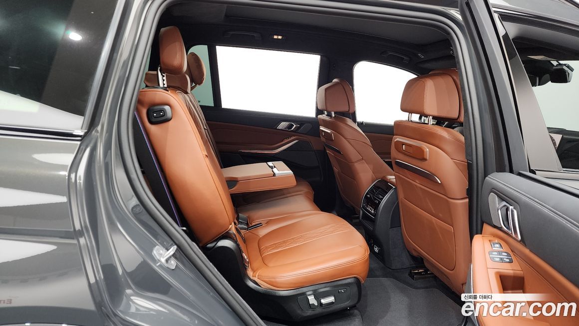 BMW X7 2025