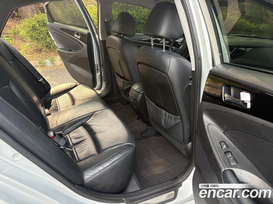 Hyundai Sonata 2010