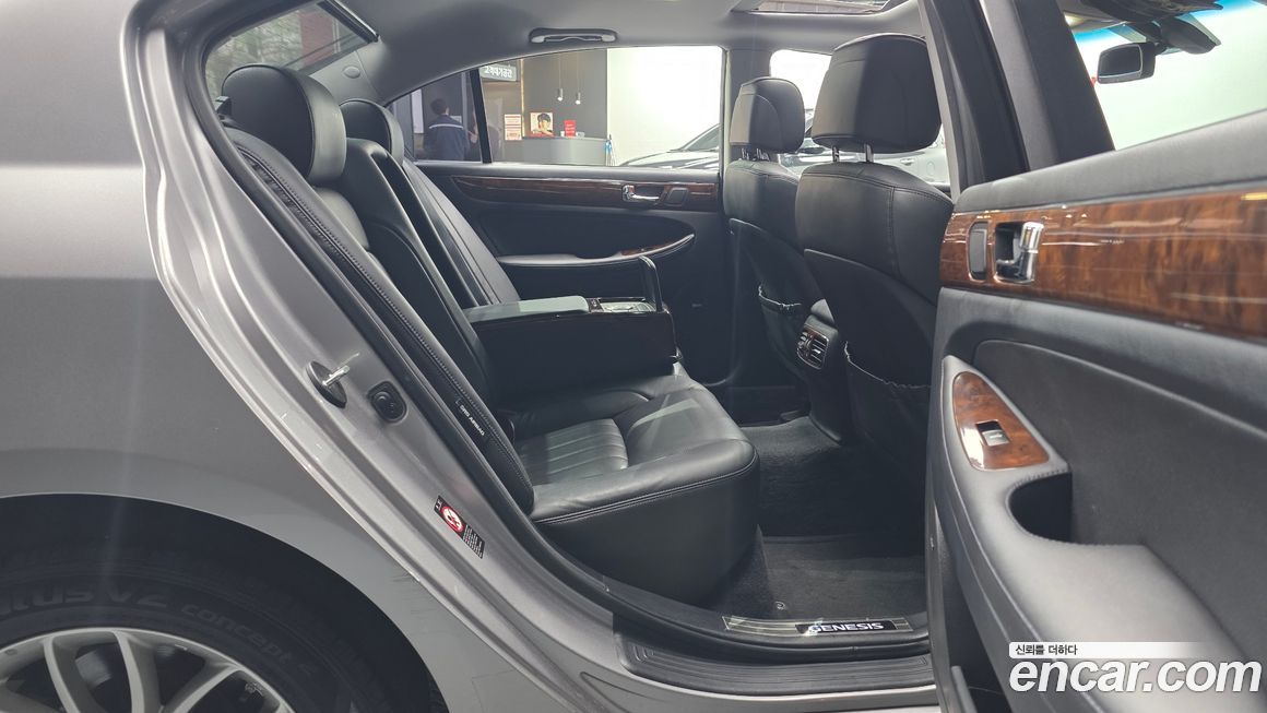 Hyundai Genesis 2010