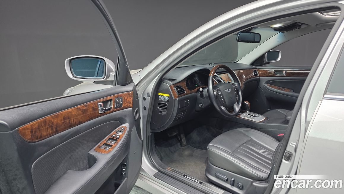 Hyundai Genesis 2010