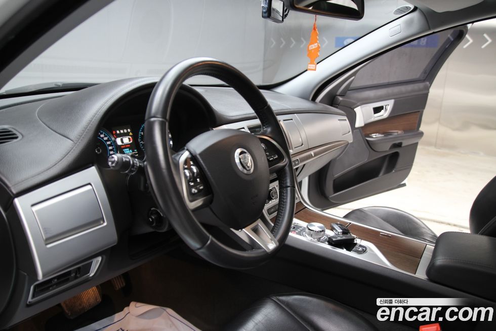 Jaguar XF 2013