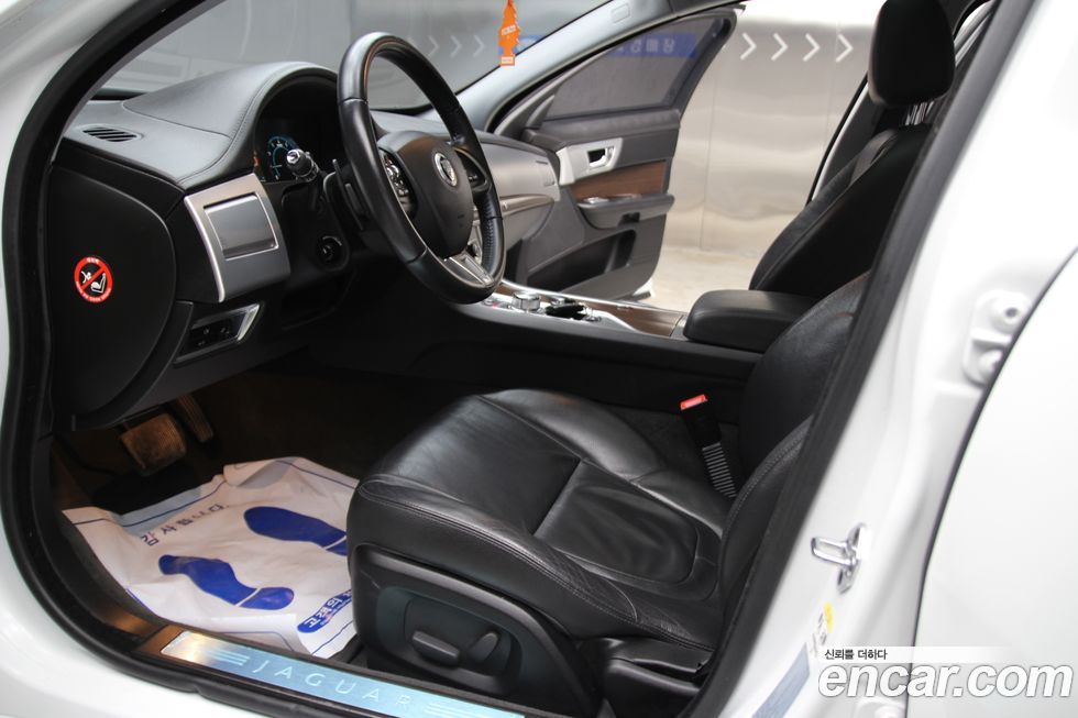 Jaguar XF 2013