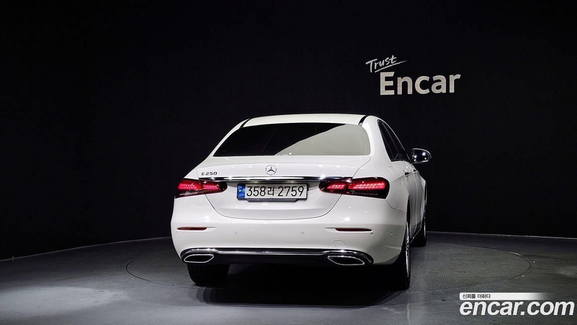 Mercedes-Benz E-Class 2022