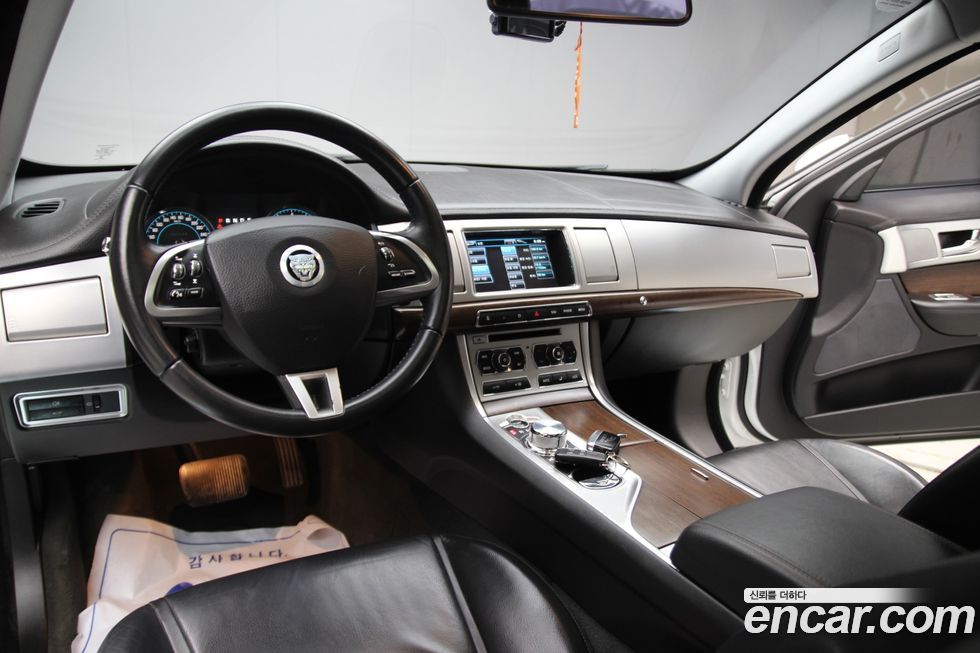 Jaguar XF 2013