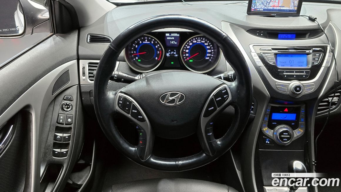 Hyundai AVANTE 2013