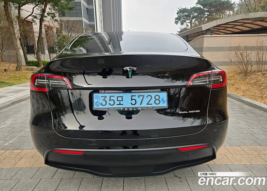 Tesla Model Y 2023